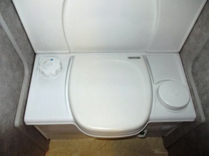 main_kazetova-toaleta-s-elektrickym-splachovanim-10782.jpg