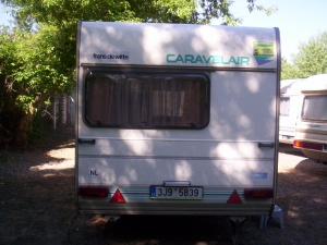 main_karavan-ze-zadni-casti-4418.jpg