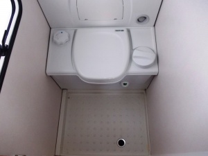 main_kazetova-toaleta-se-splachovanim-v-koupelne.jpg