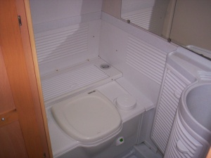 main_kazetova-toaleta-s-elektrickym-splachovanim.jpg