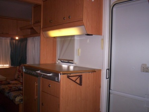 main_interier-karavanu-kuchyne-5016.jpg