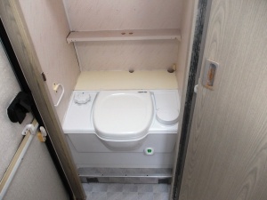 main_kazetova-toaleta-s-elektrickym-splachovanim-11441.jpg