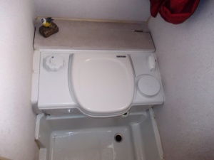 main_kazetova-toaleta-s-elektrickym-splachovanim-10604.jpg